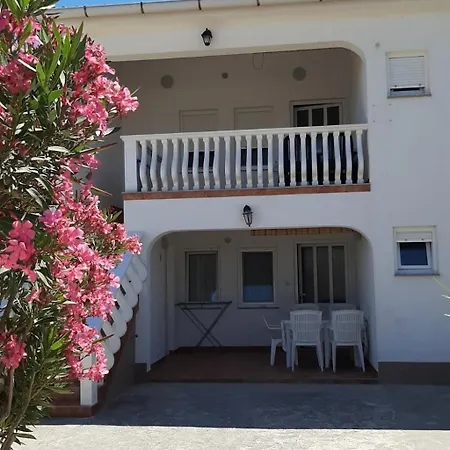 Apartment By The Sea - 24066 Vir