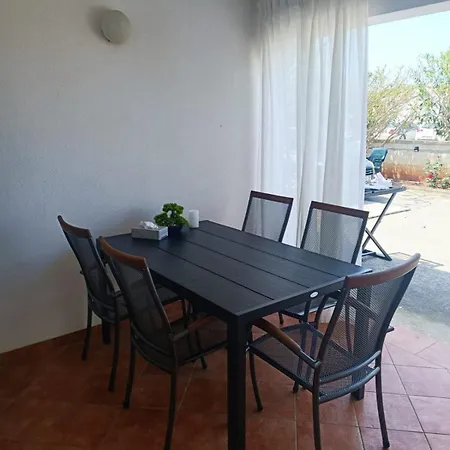 Apartment By The Sea - 24066 Vir